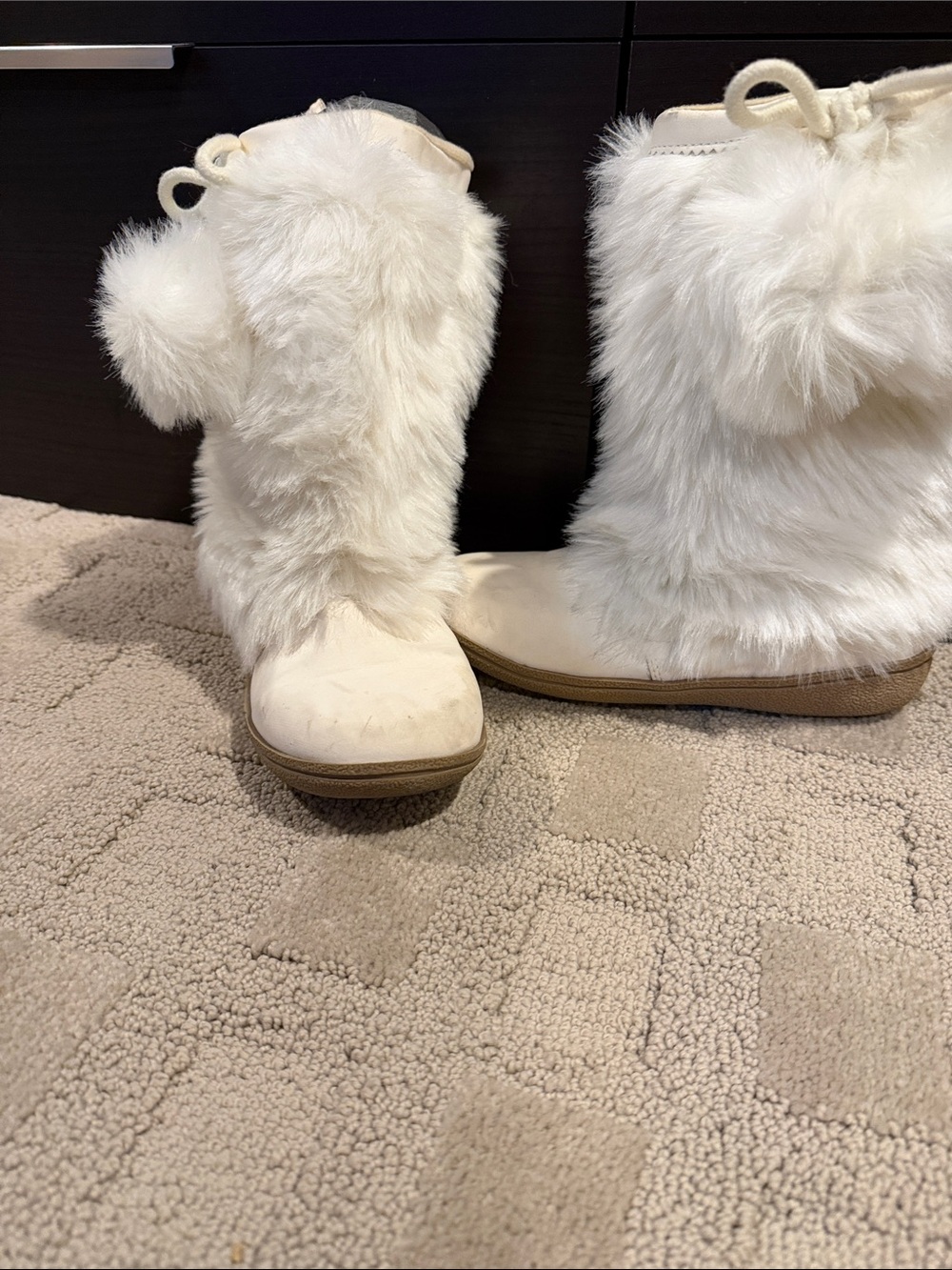 GAP White Faux Fur Pom-Pom Kids Boots